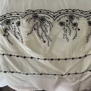 White House Black Market strapless white and black floral Dress size 6 in EUC.
